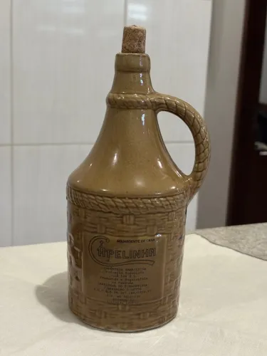 Garrafa antiga de aguardente Capelinha