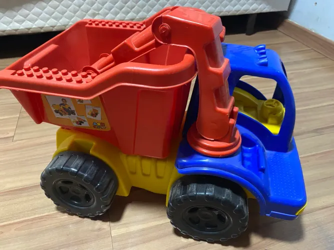 Caminhão de brinquedo