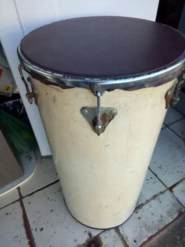 Estrumento músical de percussão.