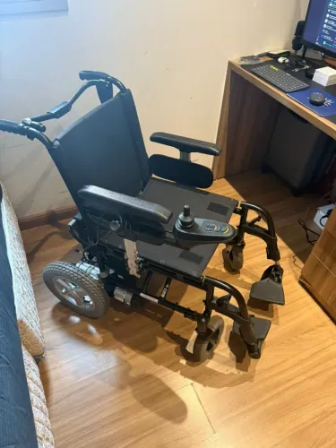 CADEIRA DE RODAS MOTORIZADA