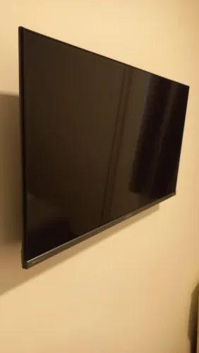 SMARTV BRITÂNIA 32 POLEGADAS ROKU TV ( QUASE SEM USO)