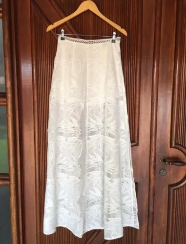 Saia em renda Salgumanu