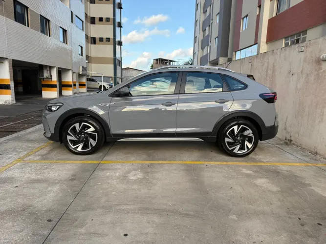Volkswagen Nivus Highline 2025 - Cinza Moostone - Apenas 6.500km!