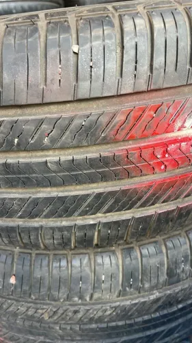 Pneu 235/55/17 Hankook 90 % Vida util.