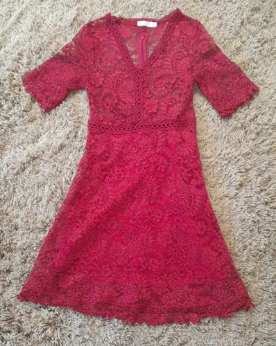 Vestido de renda vermelho
