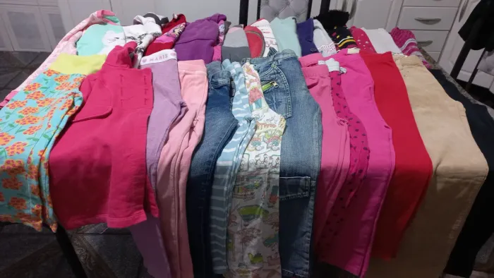 Lote de roupas infantis tam 12 a 14 ano Lote com 35 peça Tem avarias