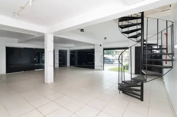 Loja 170m² no bairro Navegantes.