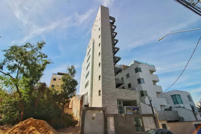 Cobertura Para Vender com 03 quartos 01 suítes no bairro Cabral em Contagem