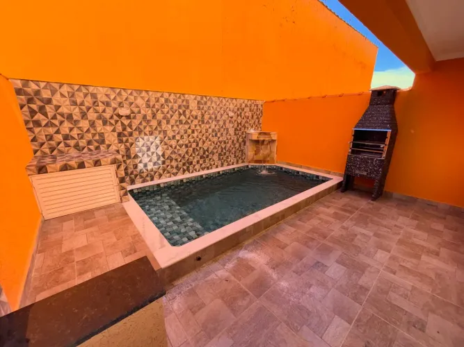 Casa 7 em condomínio com Piscina e Churrasqueira em cada casa.