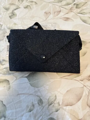 Pochete preta com glitter - O Boticário 