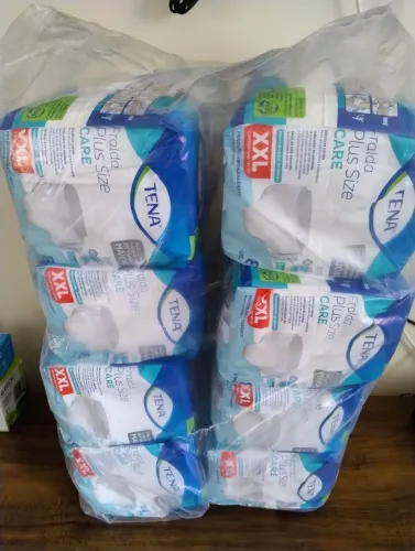 64 Fraldas TENA Plus Size Care XXL. Kit com 08 pacotes (08 unidades cada)