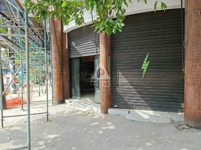 Invista no Coração do Leblon: 2 Lojas Unificadas com Localização Privilegiada