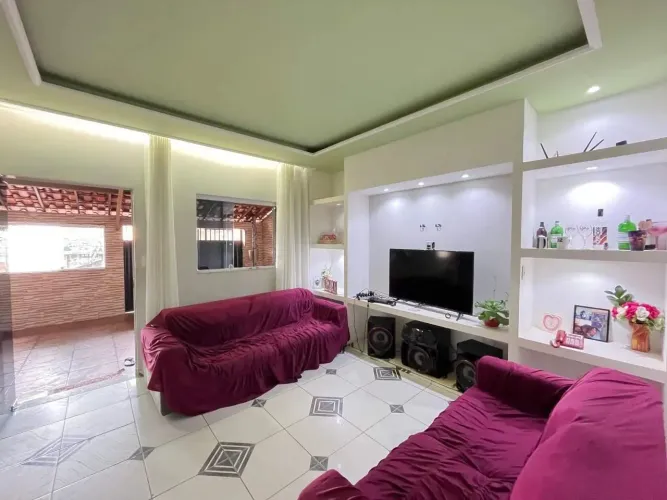 Belíssima casa a venda na vila Planalto