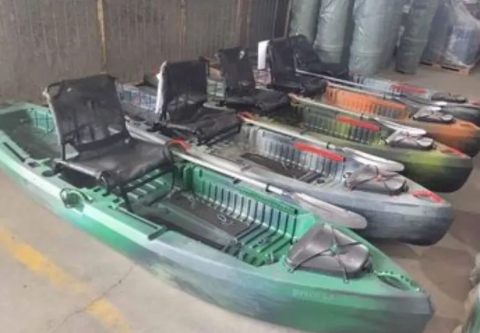 Caiaque de pesca em polietileno