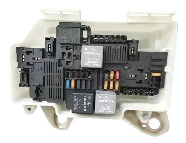 Caixa Fusivel Com Capa Mercedes C300 2020