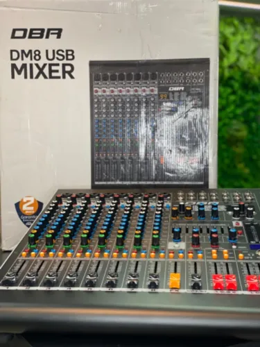 Mesa De Som Dbr Dm-8 Com 8 Canais C/ Efeito