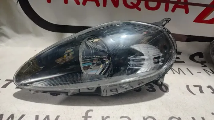 Farol esquerdo Fiat Punto Mascara negra