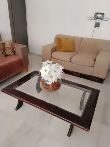 A venda sofá e centro