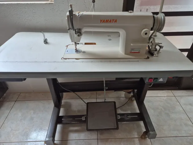 Maquina de costura reta industrial Yamata FY8500