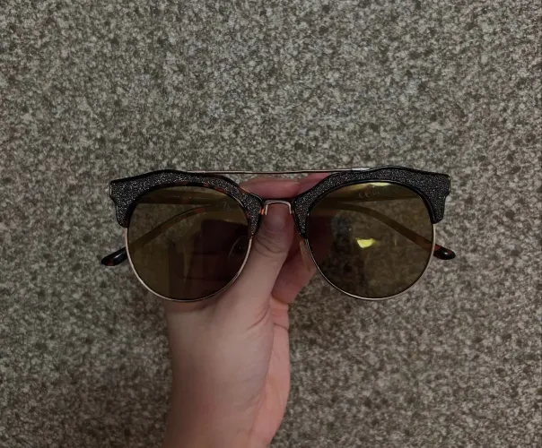 OPORTUNIDADE Óculos de sol feminino com glitter