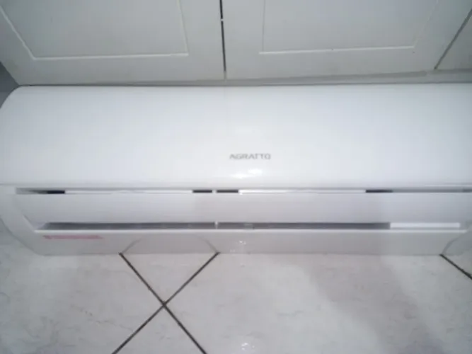 Evaporadora da Agratto de 12000 BTUS somente a evaporadora semi nova pouco tempo de uso.