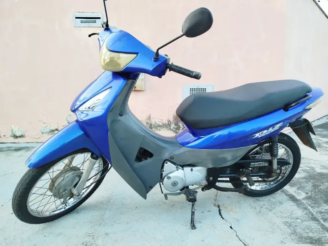 Vendo Biz 125 ES partida e pedal,pneus bons, bateria na garantia, carburador novo.