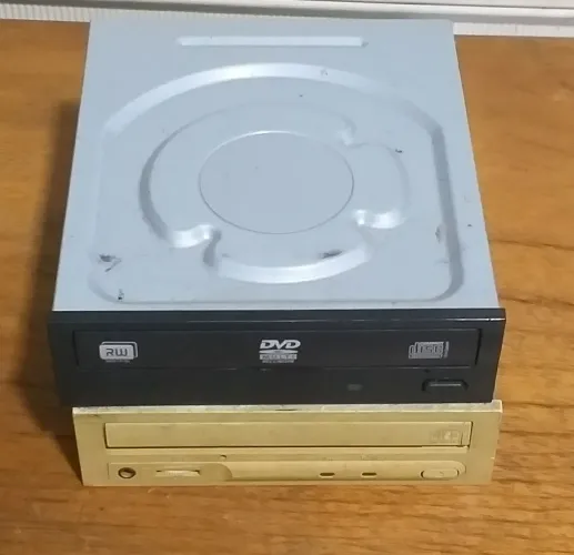 Lote de Leitor e Gravador de CD e DVD