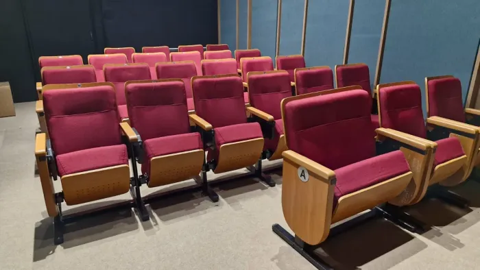 Mobiliário corporativo para auditórios