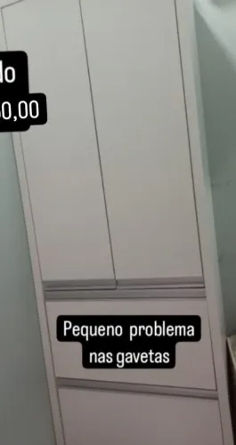Armário com gavetas em MDF