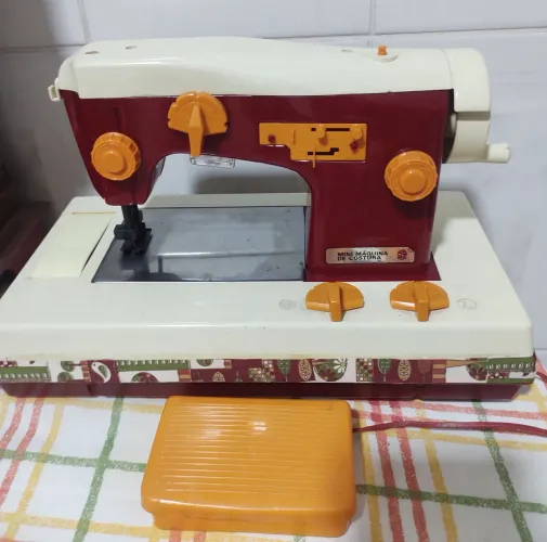 Mini Máquina de Costura Brinquedo