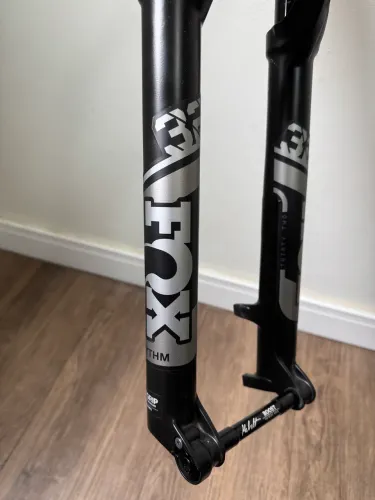 Suspensão FOX 32 Float Rhythm 120mm c/ Trava Remota 3 Posições