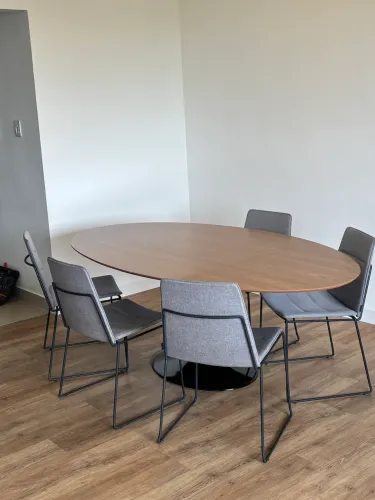 Mesa jantar saarinen oval 1,60X0,80 tampo em freijó 