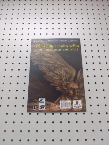 Livro um senhor muito velho com asas enormes