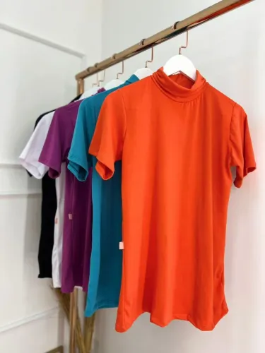 Blusão de Gola Alta suede 