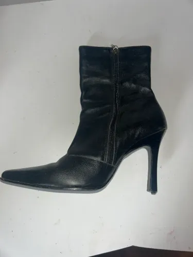 bota de couro linda em excelente estado numero 35