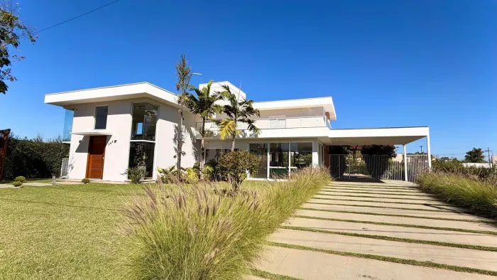 Casa com 3 dormitórios para alugar, 360 m² por R$ 11.000/mês - Residencial Primavera - Sal
