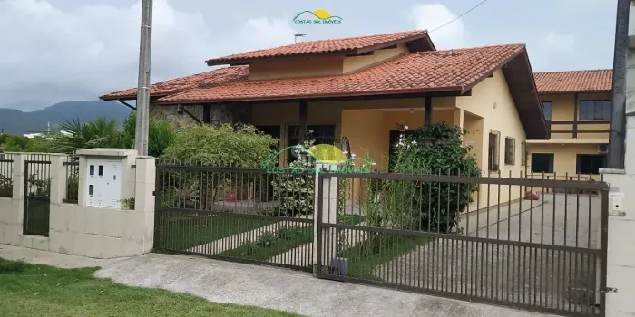 Casa 3 quartos + Edícula + 2 apartamentos no Campeche - Florianópolis/SC.