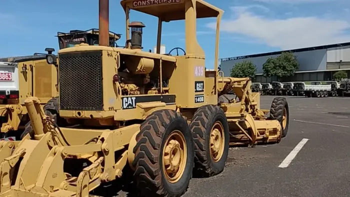 MOTONIVELADORA CAT 140B