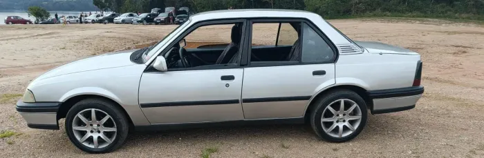 Chevrolet Monza GLS/ Hi-tech 2.0 EFI 2P E 4P 1996