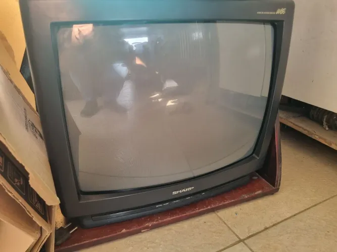 (Doação)TV antiga Sharp funcionando