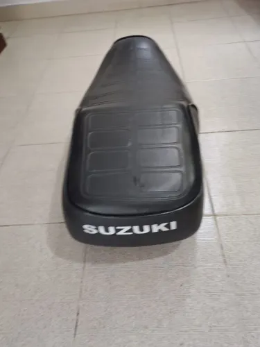 Banco Suzuki Intruder 125 em excelente estado 