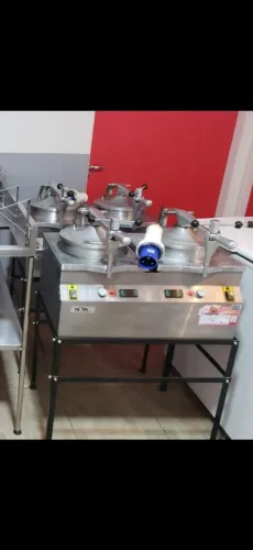 2 Fritadeiras de Pressão Industriais NovaInd BCK 8000 - 220V | Bom Estado