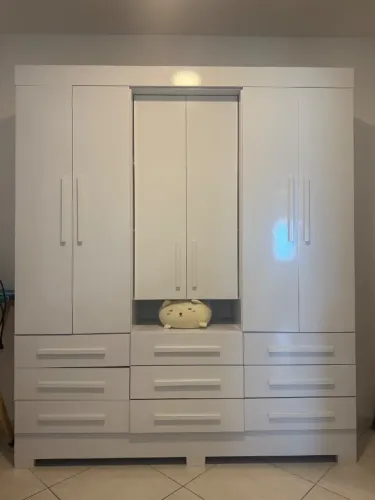 Guarda roupa com 3 meses de uso, novo