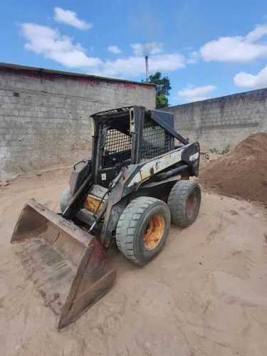 MINI CARREGADEIRA NEW HOLLAND 170