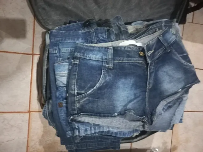 Shorts e Calças jeans FEMININAS(lote fechado) em estado novo! Design moderno!