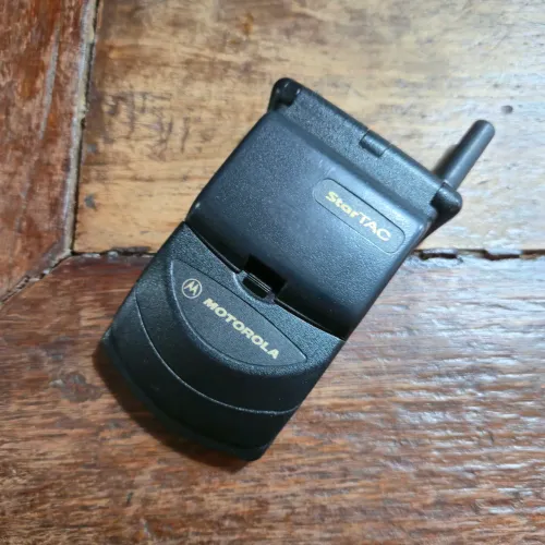Celular antigo para colecionadores