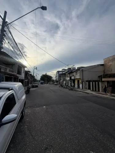 Dois pontos comercias na sacramenta esquina da pedro alvares cabral de dois tamanhos e val