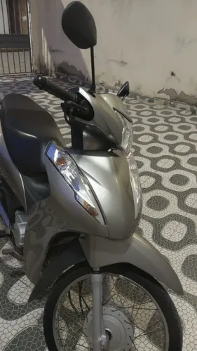  VENDO OU TROCO HONDA BIZ 110i 2023<br>? Valor: R$ 12.000,00