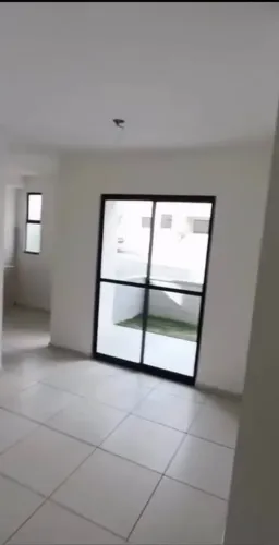 Porta de correr de vidro com esquadria preta