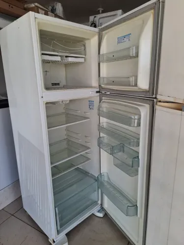 Geladeira Electrolux DF38 346 litros 100%